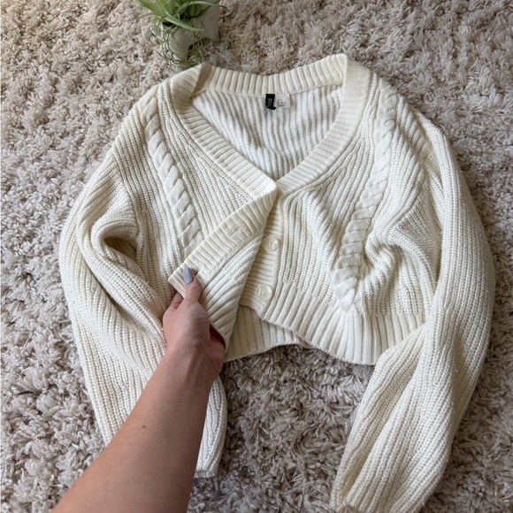 Elegant Cream V-Neck button down crop top thicknet super cute Cardigan - Picture 3 of 6